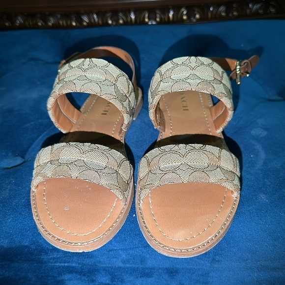 Women coach strap sandals size 8.5 - Picture 2 of 5